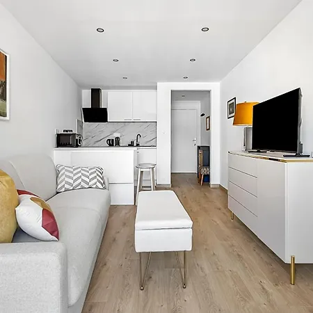 Moderne Avec Balcon Et Vue Degagee *