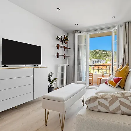 Moderne Avec Balcon Et Vue Degagee アパート