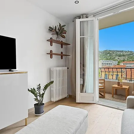 Appartement Moderne Avec Balcon Et Vue Degagee *