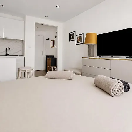 Moderne Avec Balcon Et Vue Degagee カンヌ