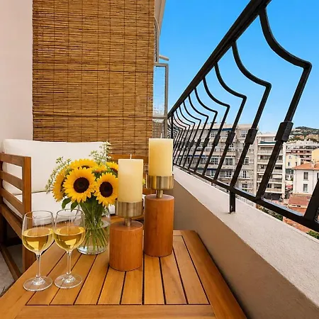 Moderne Avec Balcon Et Vue Degagee カンヌ